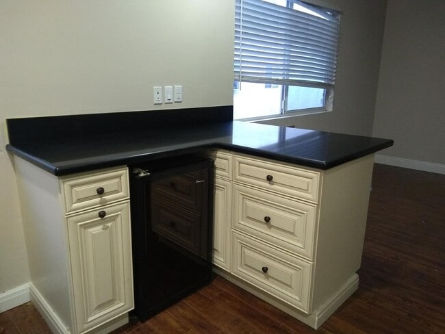 wine refrigerator - 7785 Via Cassano