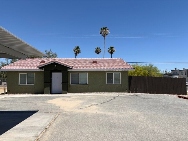 Front Building - 73538 Sun Valley Dr Unit 4