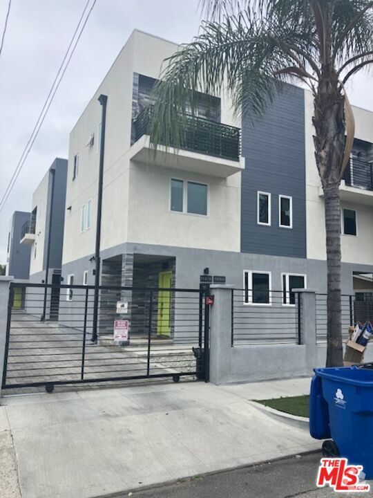 Building Photo - 11318 Miranda St Unit 1/4 Rental