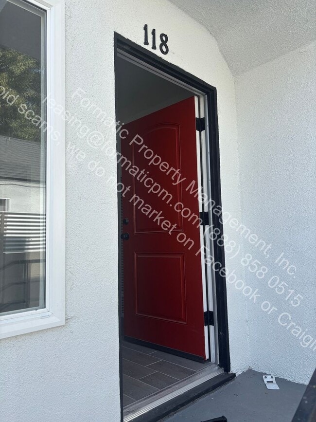 Building Photo - 118-120 E Century Blvd Unit 118 Rental