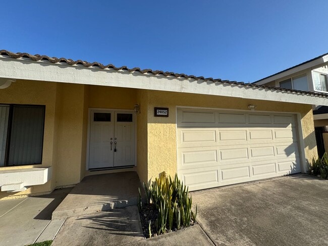 Photo - Beautifully Maintained 4Bd/2Ba Home w/Large Back Yard and Fruit Trees!