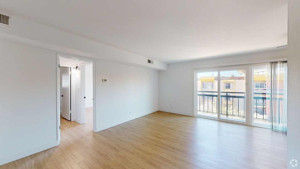 3D Tour - 520 Kelton