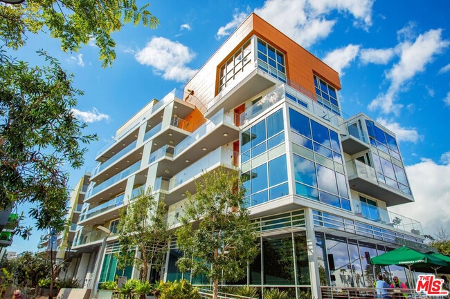 Building Photo - 1705 Ocean Ave Unit 212