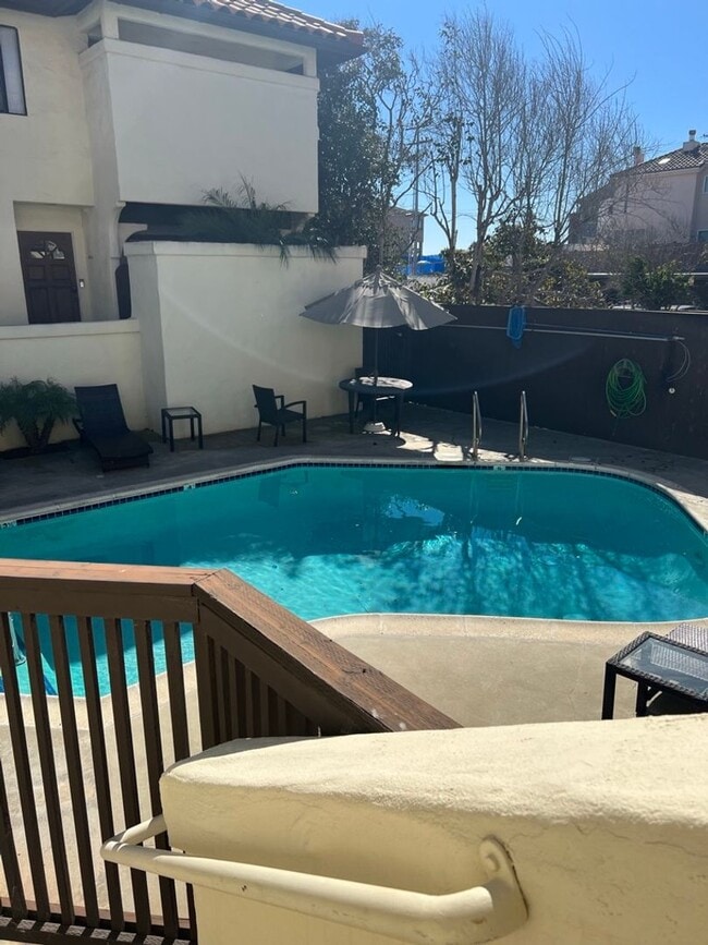 Meticulously maintained condo - 2 main bed... - Meticulously maintained condo - 2 main bed...
