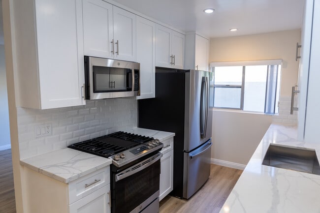 Photo - 7512 Fountain Ave Unit 3