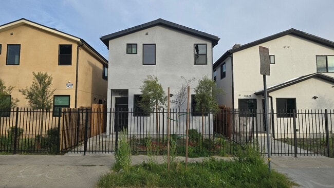 Photo - Graham(10422) Unit Graham(10422 1/2)