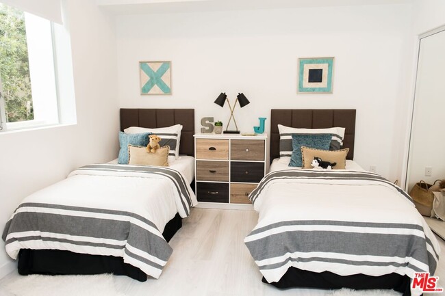 Photo - 625 S Barrington Ave Condo Unit 103
