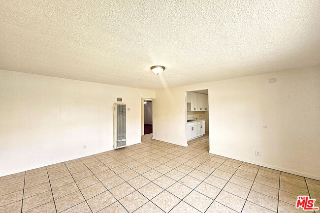 Photo - 1214 E 82nd St