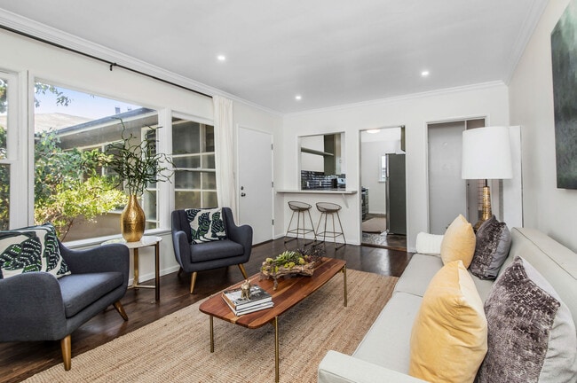 Building Photo - 2115 Ocean Park Blvd Unit 4