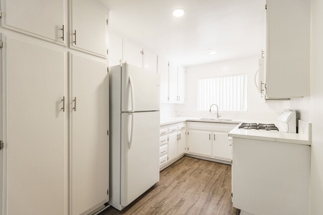 Photo - 18407 Dearborn Street