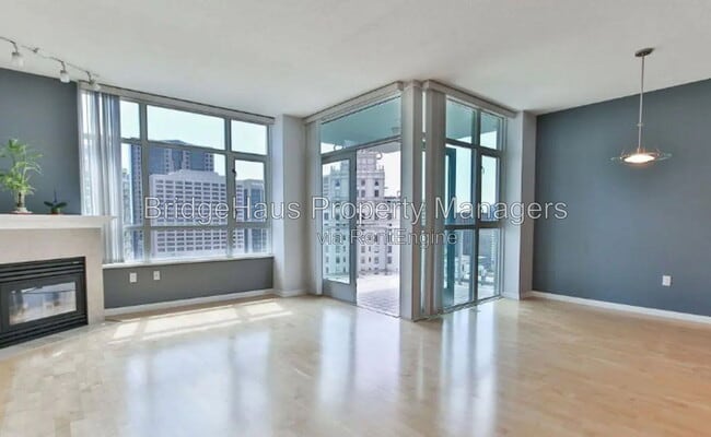 Building Photo - 850 Beech St Unit 1504
