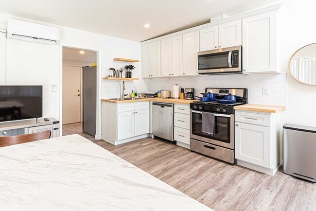 Photo - Month to Month Fully Furnished 2B/1B for rent