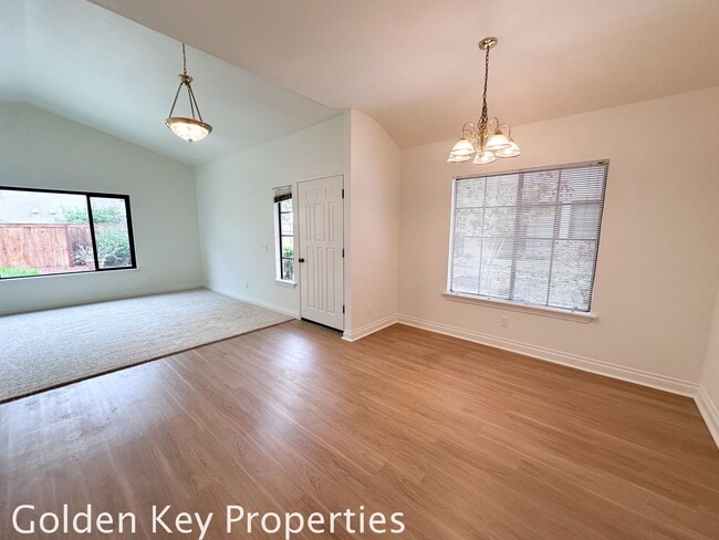 Photo - Move-in ready townhome in desirable Summerhill community in Encinitas!