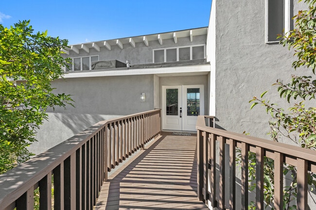 Photo - 700 Selma Pl