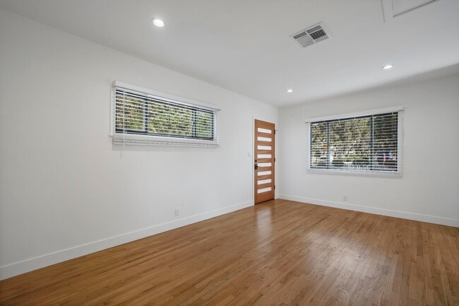 Photo - 654 Ozone St, Santa Monica, CA 90405