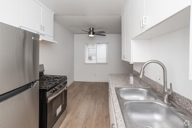 Interior Photo - 637 W. 79th