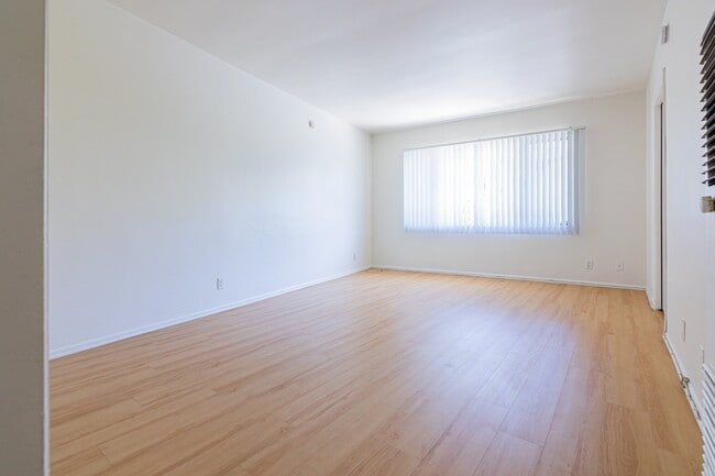 Photo - 667-669-669 Levering Ave Unit 5