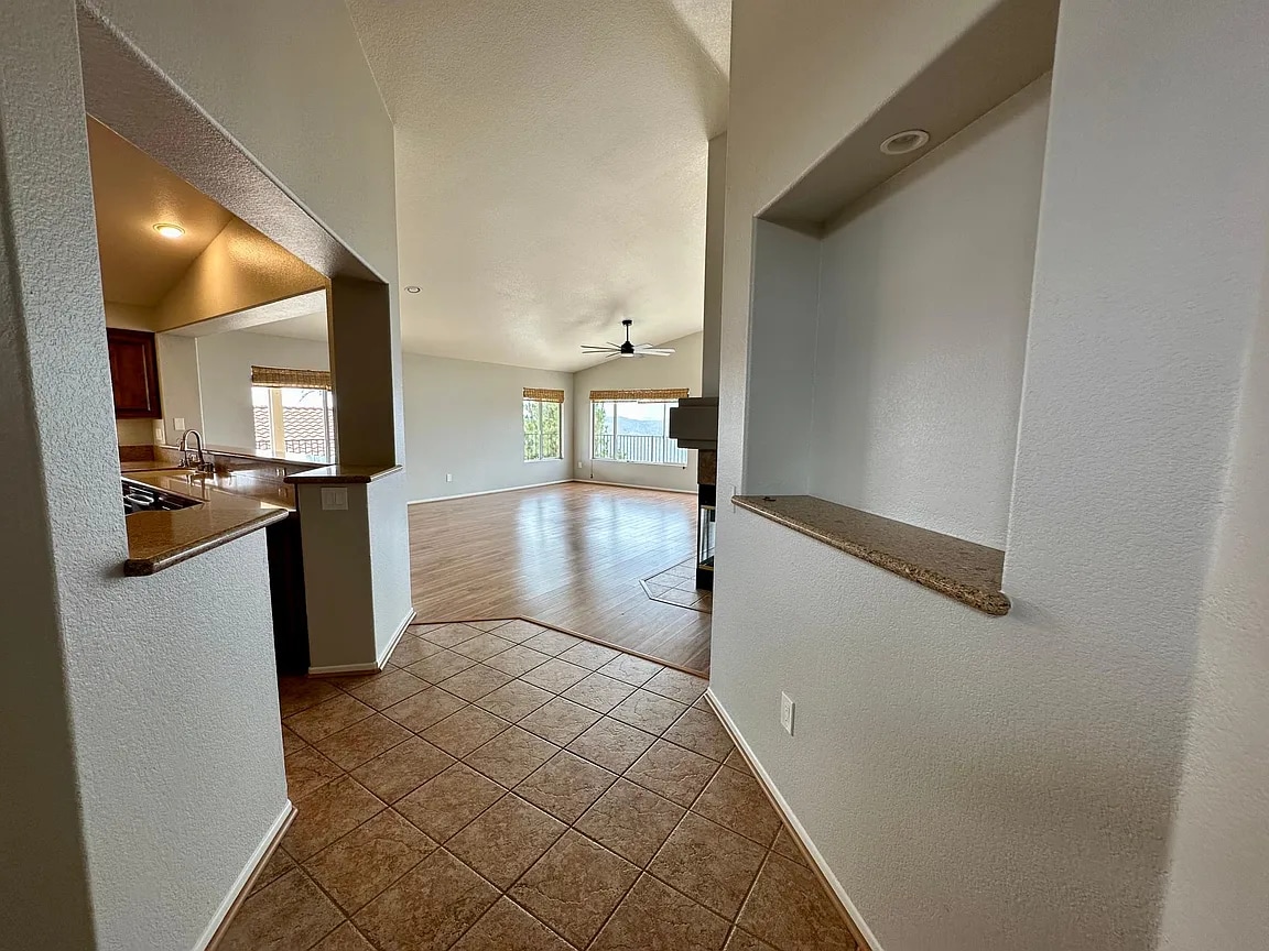 Photo - 2286 Larkspur Dr