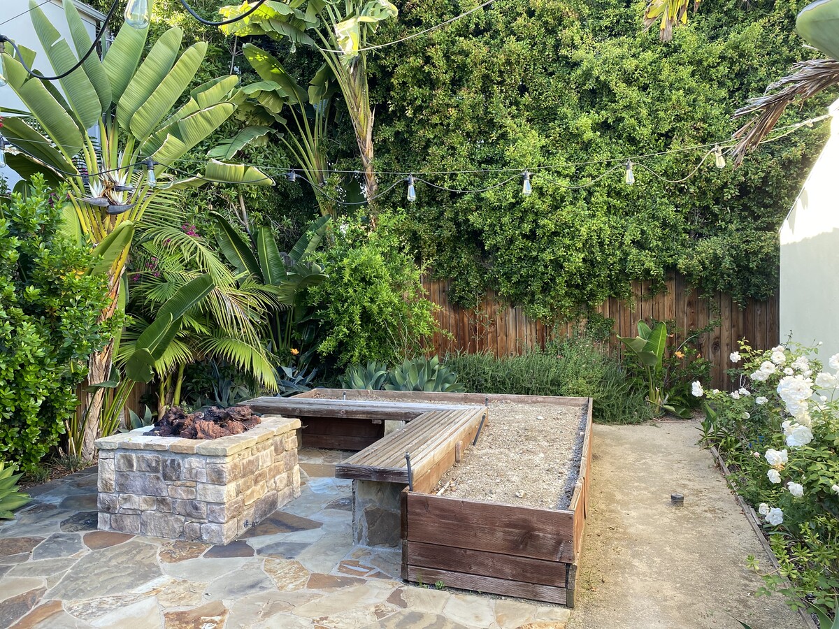 Back Yard - 6551 Fountain Ave