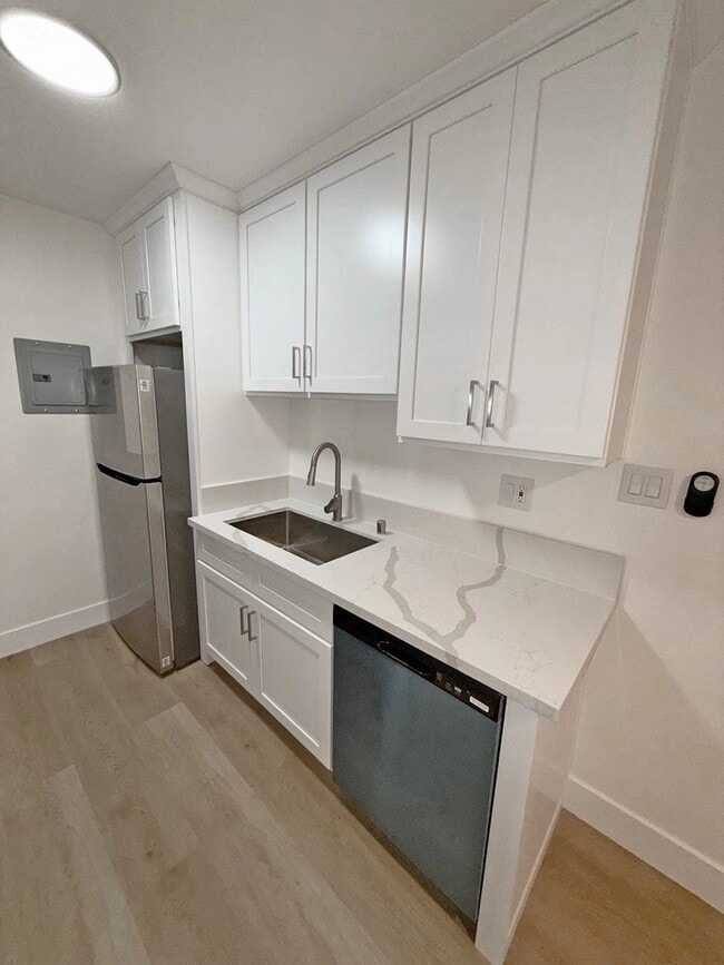 Photo - 1852 N Wilton Pl Unit 9