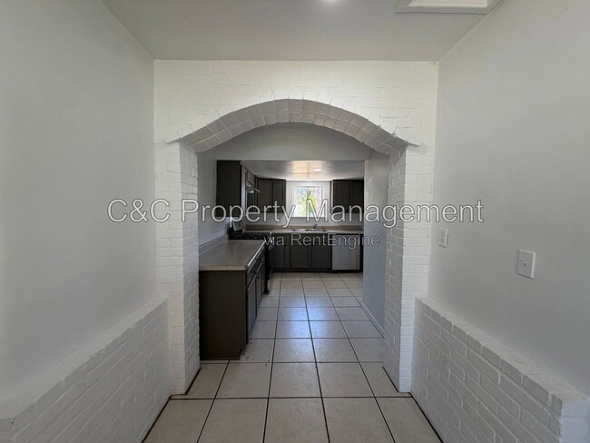 Photo - 281 W 12th St