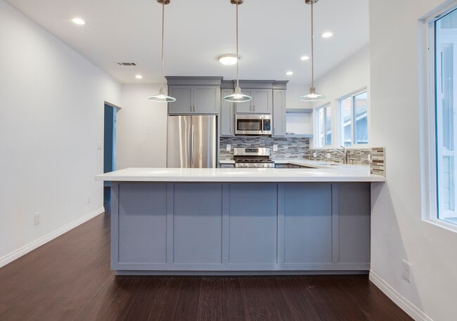 Photo - 2765 W 8th St