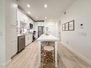 Photo - 1901 Victoria Ave