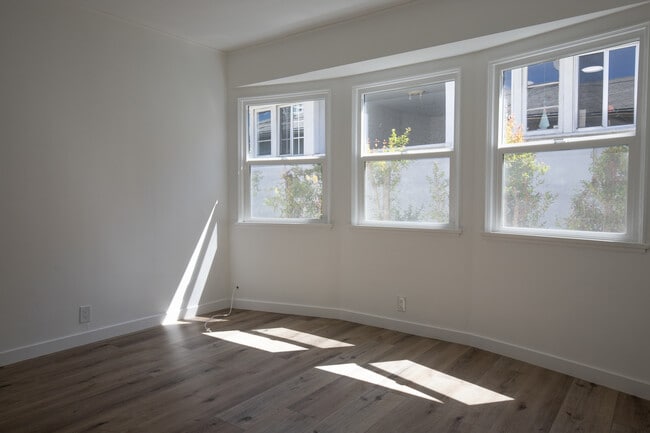 Photo - 1324 Devon Ave