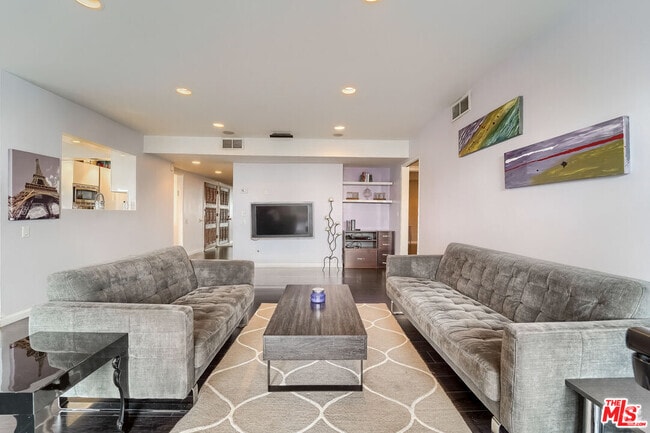 Building Photo - 910 S Holt Ave Unit 104 Rental
