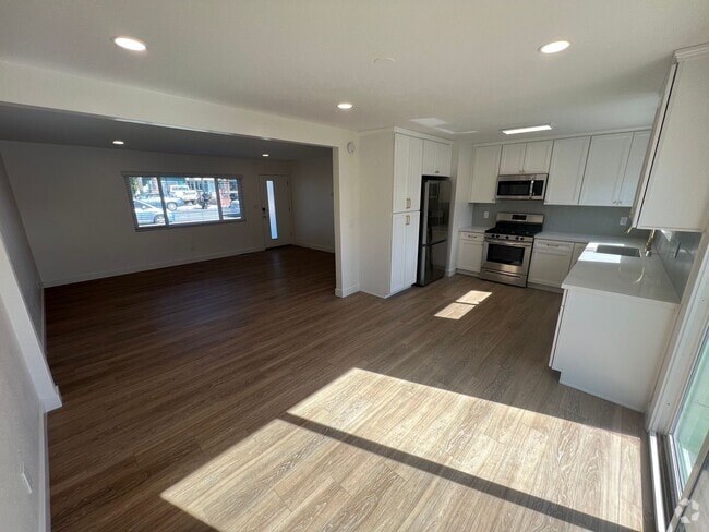 Building Photo - **Newly Renovated 3BD/2BTH Single Family H... Rental