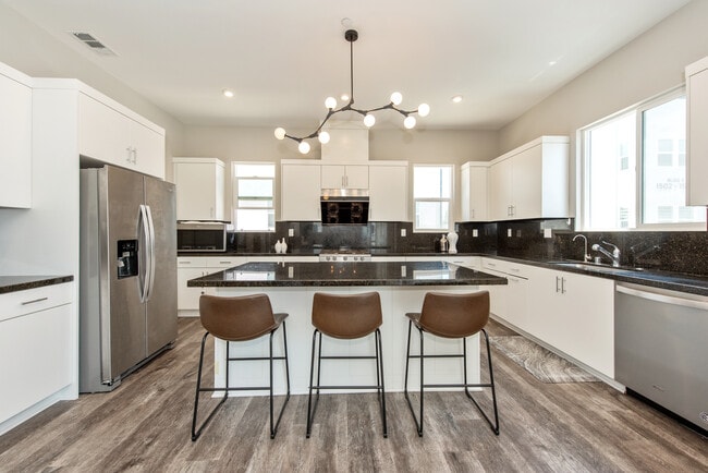 Photo - 1426 S Urbana St Unit 100 west