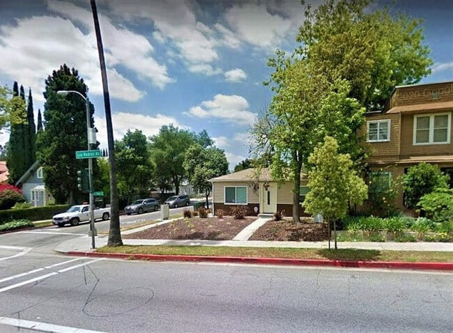 Photo - 917 N Los Robles Ave