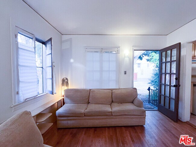 Photo - 1120 20th St Unit front