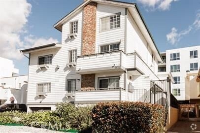 Building Photo - 3632 Dunn Dr Unit 5 Rental