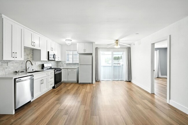 Photo - Tarzana Plaza