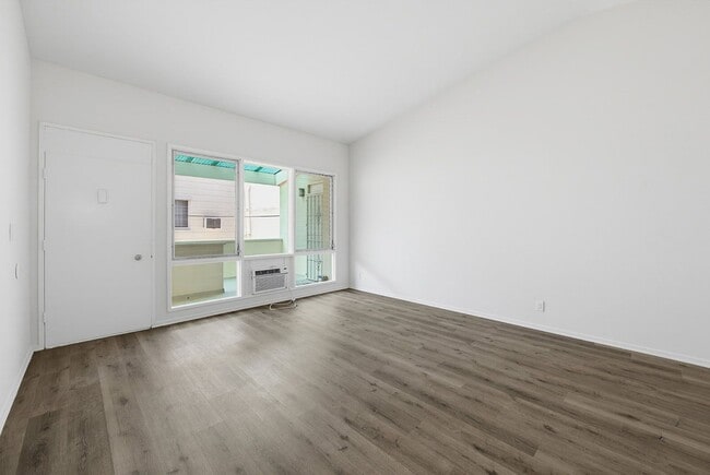 Photo - 333 Rexford Dr Unit 7