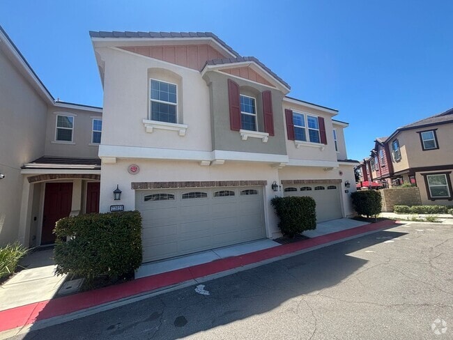 Building Photo - Stylish 3 Bedroom Home in the Gated River ...