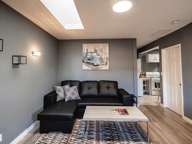 Photo - 5147 Riverton Ave