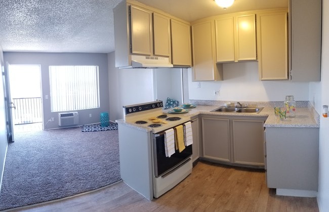 Photo - Laurel Palms Apartments