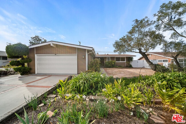 Building Photo - 27041 Whitestone Rd