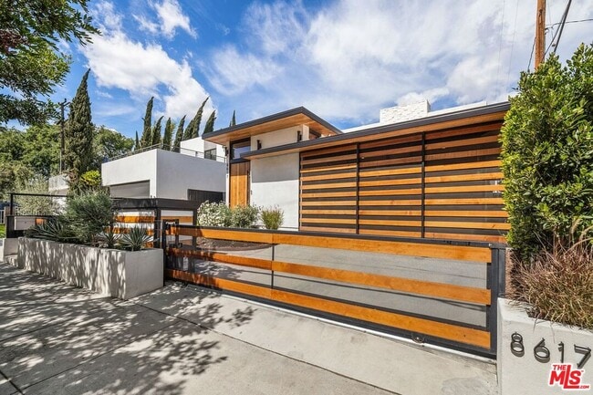 Photo - 8617 Higuera St House