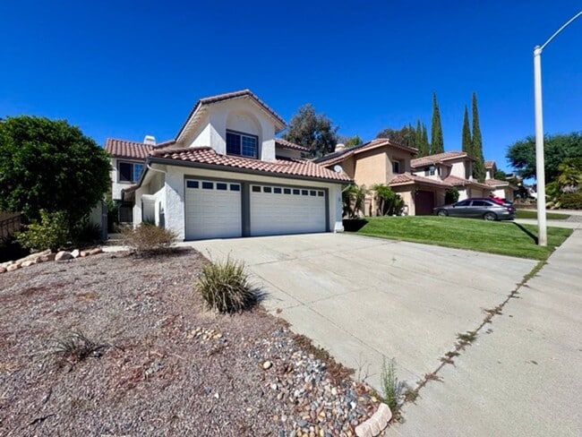Building Photo - FOR LEASE! Spacious 4 Bedroom Murrieta Hom...