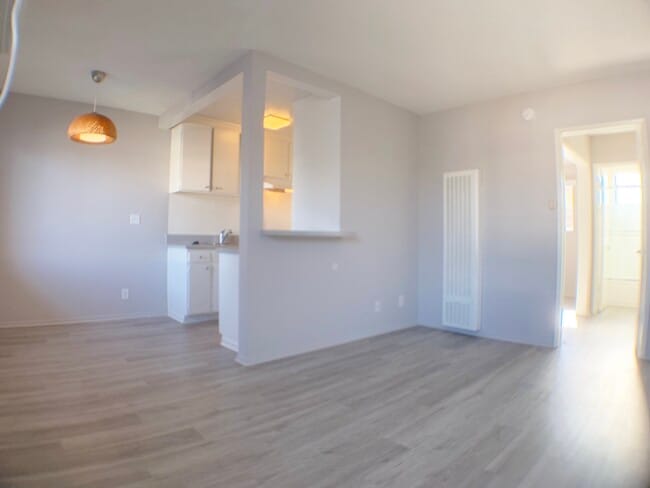 Building Photo - 3610 Midvale Ave Unit 205 Rental