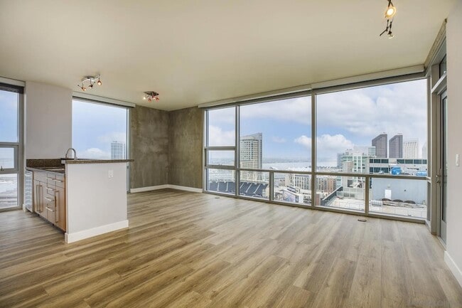 Building Photo - 321 10th Avenue Unit 2408