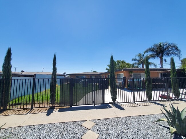 Building Photo - 419 W Ramona Dr Unit 419 W Ramona Dr