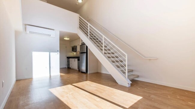 Building Photo - Eleve