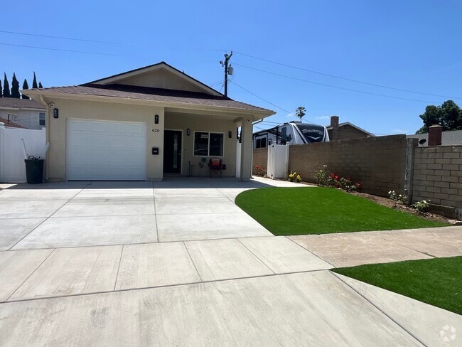 Building Photo - 620 E Buckeyewood Ave Rental