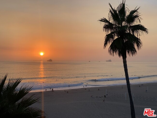 Photo - 3616 The Strand Unit C