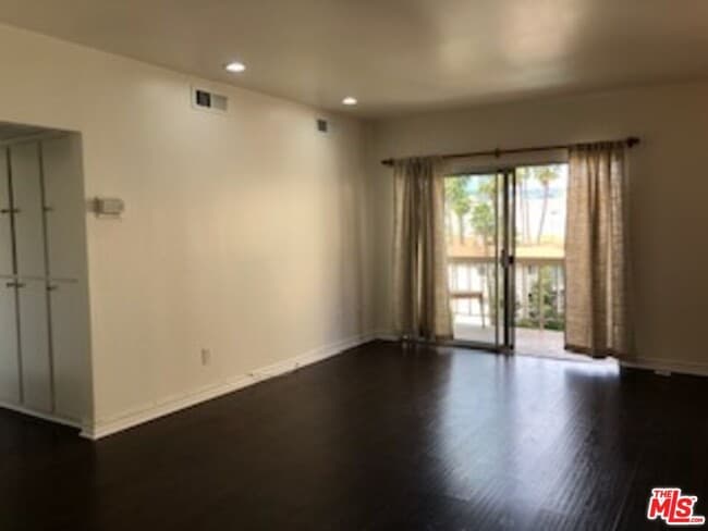 Photo - 622 S Barrington Ave Unit 403