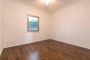 Photo - 302 W Mariposa Ave
